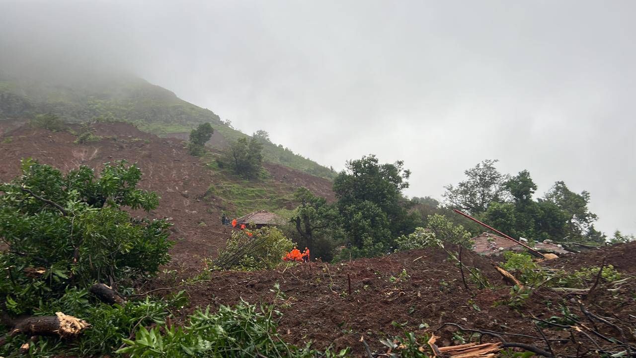 चौक गावापासून ६ किमी डोंगर भागात मोरबे धरणाच्या वरच्या भागात आदिवासी वाडी आहे. दरड या रहिवासी घरांवर कोसळली आहे. आदिवासी ठाकूर समाजाची घरे आहेत.