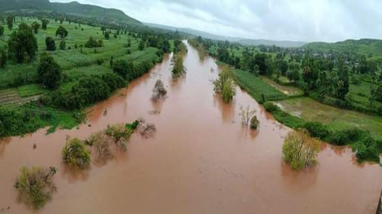 सांगली जिल्ह्यात मुसळधार पाऊस, बचाव पथक दाखलं, नद्यांच्या पाण्यात वाढ होत असल्यामुळे...