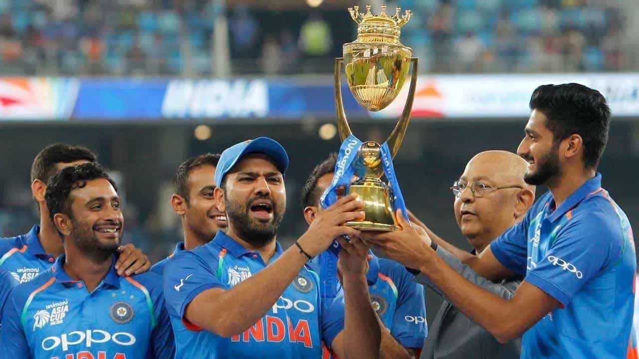 1984 पासून आशिया कप स्पर्धेला सुरुवात झाली आहे. आतापर्यंत झालेल्या 15 स्पर्धांमध्ये भारताने 7, श्रीलंकेने 6 आणि पाकिस्तानने दोन वेळा जेतेपदावर नाव कोरलं आहे.