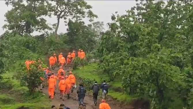 इर्शाळवाडीत प्रचंड ढिगारा हटवण्याचं आव्हान, एनडीआरएफच्या चार टीम दाखल; आतापर्यंत 16 जणांचा मृत्यू