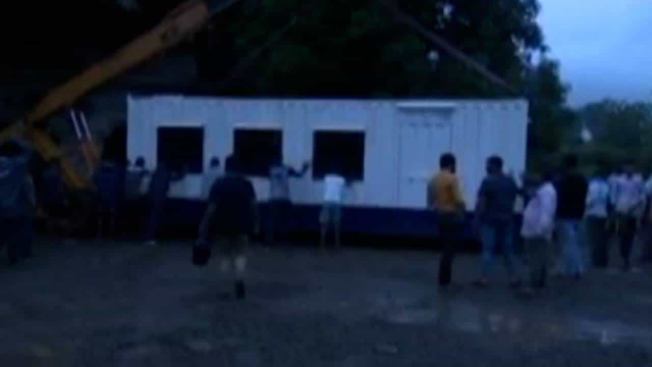 इर्शाळवाडी ग्रामस्थांचं तात्पुरतं पुनर्वसन! प्रशासनानं मागवले 30 कंटेनर यार्ड!