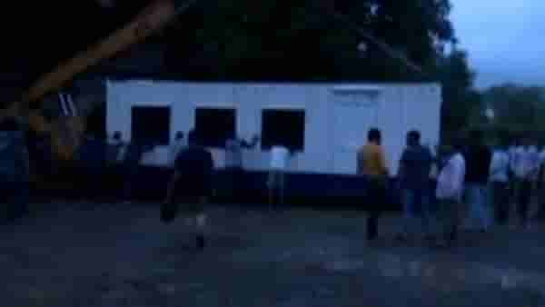 इर्शाळवाडी ग्रामस्थांचं तात्पुरतं पुनर्वसन! प्रशासनानं मागवले 30 कंटेनर यार्ड!