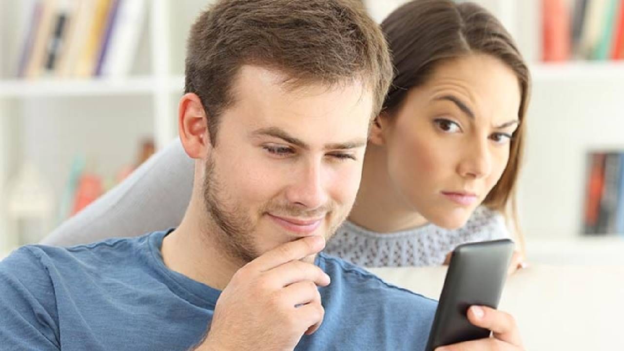 बायकोच्या या तीन सवयींमुळे होतो नवऱ्याचा वैताग, वैवाहिक जीवनात येते कटूता बायकोच्या या तीन सवयींमुळे होतो नवऱ्याचा वैताग, वैवाहिक जीवनात येते कटूता