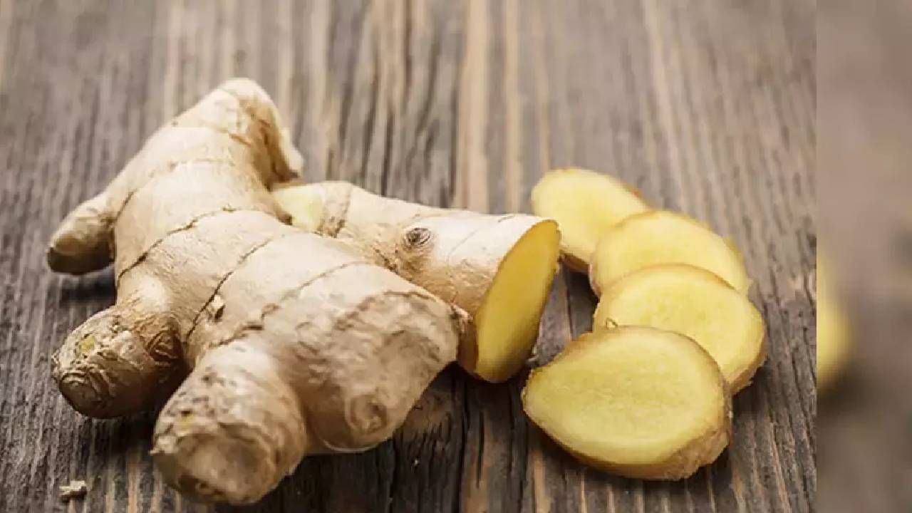Ginger Price : आता चहा होणार बेचव! टोमॅटोनंतर अद्रक महागली Ginger Price : आता चहा होणार बेचव! टोमॅटोनंतर अद्रक महागली