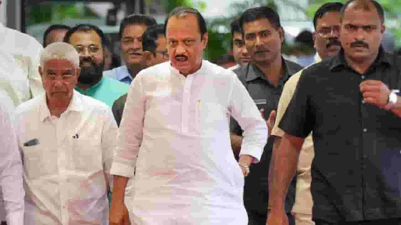 राष्ट्रवादीवर ताबा मिळवण्यासाठी अजित पवार यांचं वेगवान पाऊल; पदाधिकाऱ्यांना दिले शपथपत्रांचे टार्गेट राष्ट्रवादीवर ताबा मिळवण्यासाठी अजित पवार यांचं वेगवान पाऊल; पदाधिकाऱ्यांना दिले शपथपत्रांचे टार्गेट