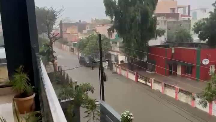 यवतमाळला हवामान विभागाचा मध्यरात्रीपासून रेड अलर्ट; मुसळधार पावसामुळे पाणी शिरेल नागरिकांच्या घरात यवतमाळला हवामान विभागाचा मध्यरात्रीपासून रेड अलर्ट; मुसळधार पावसामुळे पाणी शिरेल नागरिकांच्या घरात