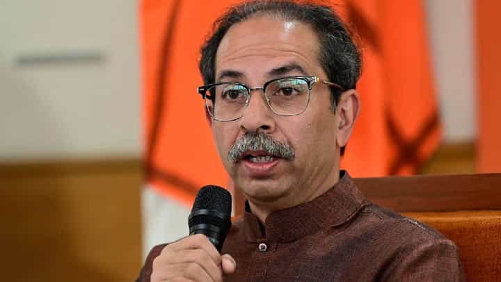 दुर्घटनाग्रस्त इर्शाळवाडीत जाण्याआधीच उद्धव ठाकरे यांना पोलीसांनी रोखलं? नेमकं कारण काय? दुर्घटनाग्रस्त इर्शाळवाडीत जाण्याआधीच उद्धव ठाकरे यांना पोलीसांनी रोखलं? नेमकं कारण काय?