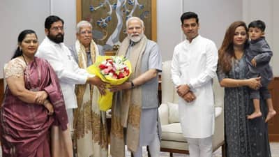 “महाराष्ट्रात पूरपरिस्थिती, मुख्यमंत्र्यांचं दिल्लीला जाणं भूषणावह नाही…निवडणुकीनंतर सत्तेबाहेर बसतील”, काँग्रेसचा हल्लाबोल