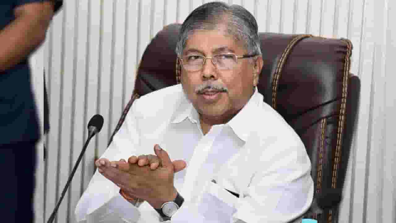 ‘असा बोळा फिरवला जातोय आता मात्र हे असह्य’; पालकमंत्री चंद्रकांत पाटील यांना भाजप महिला नेत्याकडून घरचा आहेर