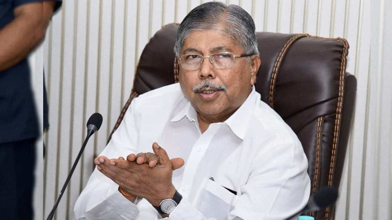 ‘असा बोळा फिरवला जातोय आता मात्र हे असह्य’; पालकमंत्री चंद्रकांत पाटील यांना भाजप महिला नेत्याकडून घरचा आहेर