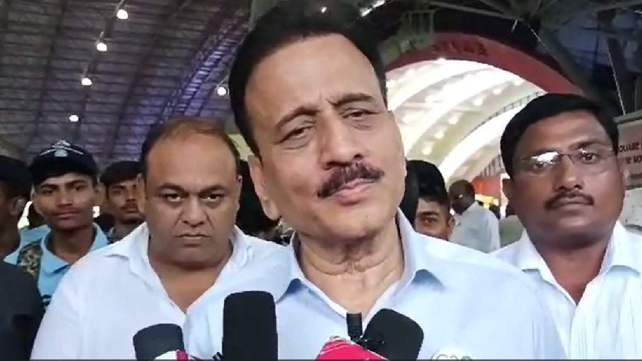 इर्शाळवाडीत आतापर्यंत इतके मृतदेह आले हाती, गिरीश महाजन यांनी सांगितला मृतांचा आकडा इर्शाळवाडीत आतापर्यंत इतके मृतदेह आले हाती, गिरीश महाजन यांनी सांगितला मृतांचा आकडा
