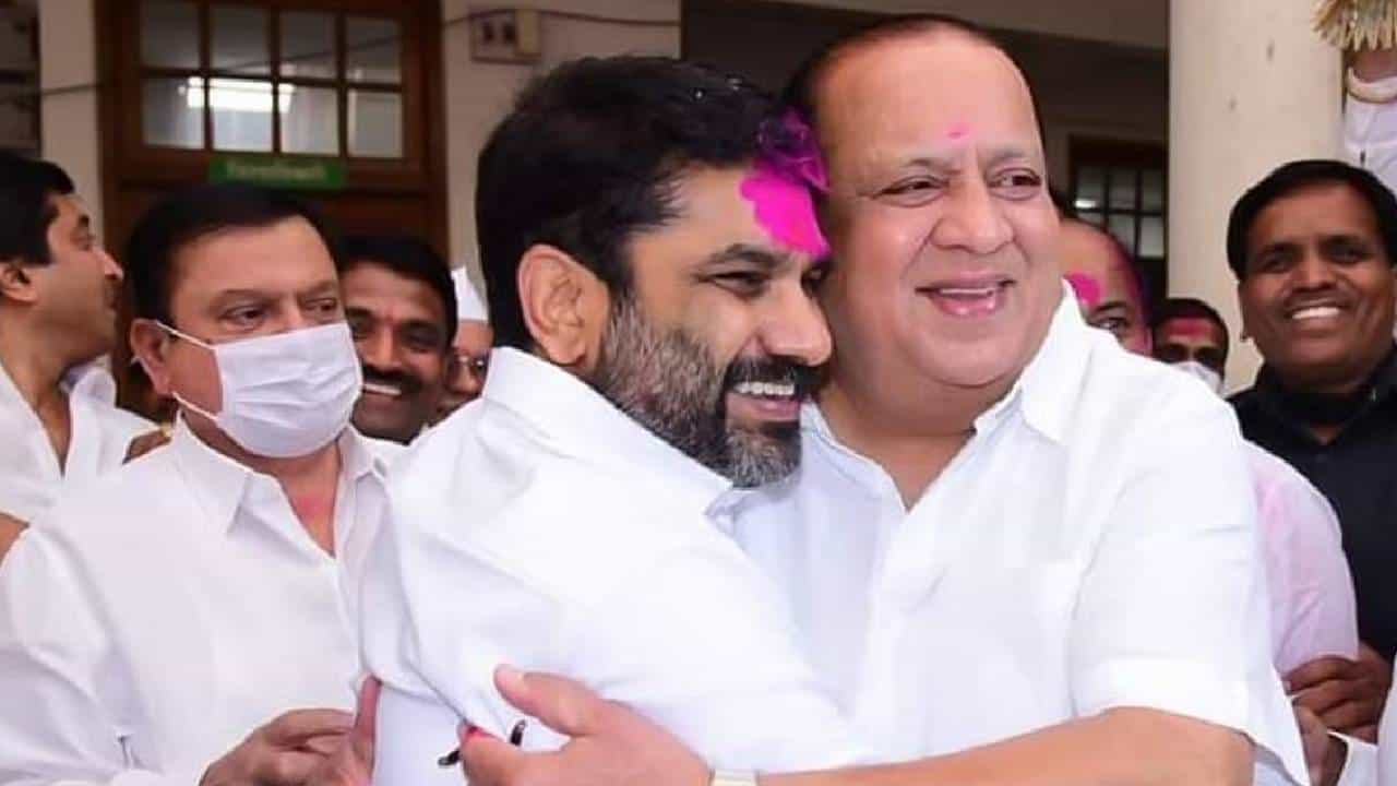 मुश्रीफ-सतेज पाटील यांच्या दोस्तीचा बंध तुटला? मुश्रीफ यांच्या प्रस्तावावर सतेज पाटील यांनी स्पष्टच सांगितलं... मुश्रीफ-सतेज पाटील यांच्या दोस्तीचा बंध तुटला? मुश्रीफ यांच्या प्रस्तावावर सतेज पाटील यांनी स्पष्टच सांगितलं...