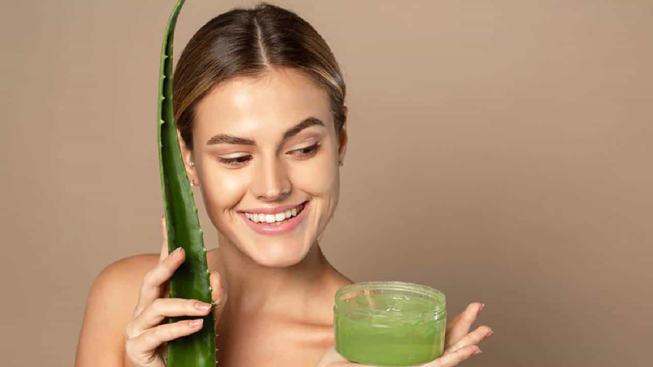 चेहऱ्याला कोरफड जेल लावायचे फायदे!