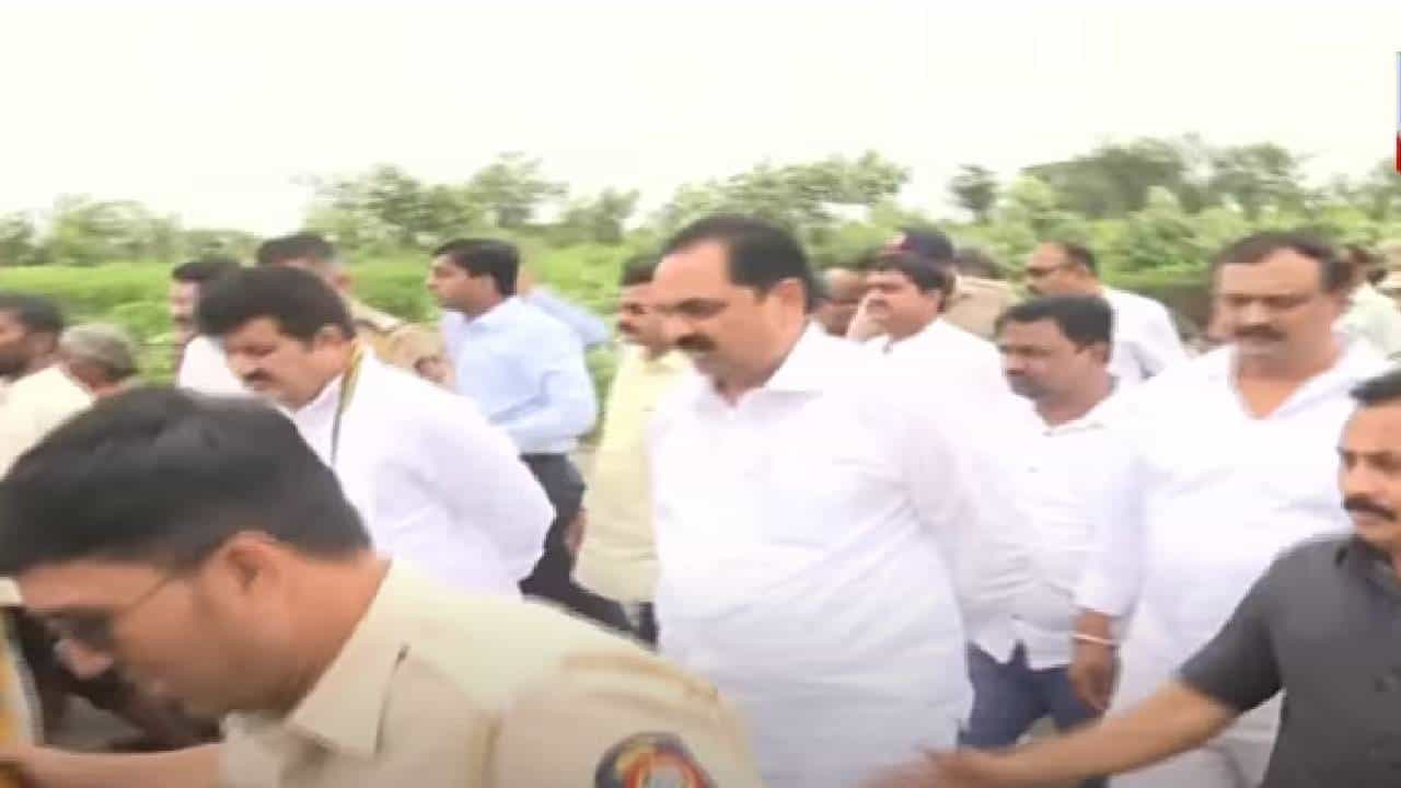 यवतमाळमध्ये पूरग्रस्त नागरिकांनी अडवला मंत्र्यांचा ताफा; केली 'ही' मागणी