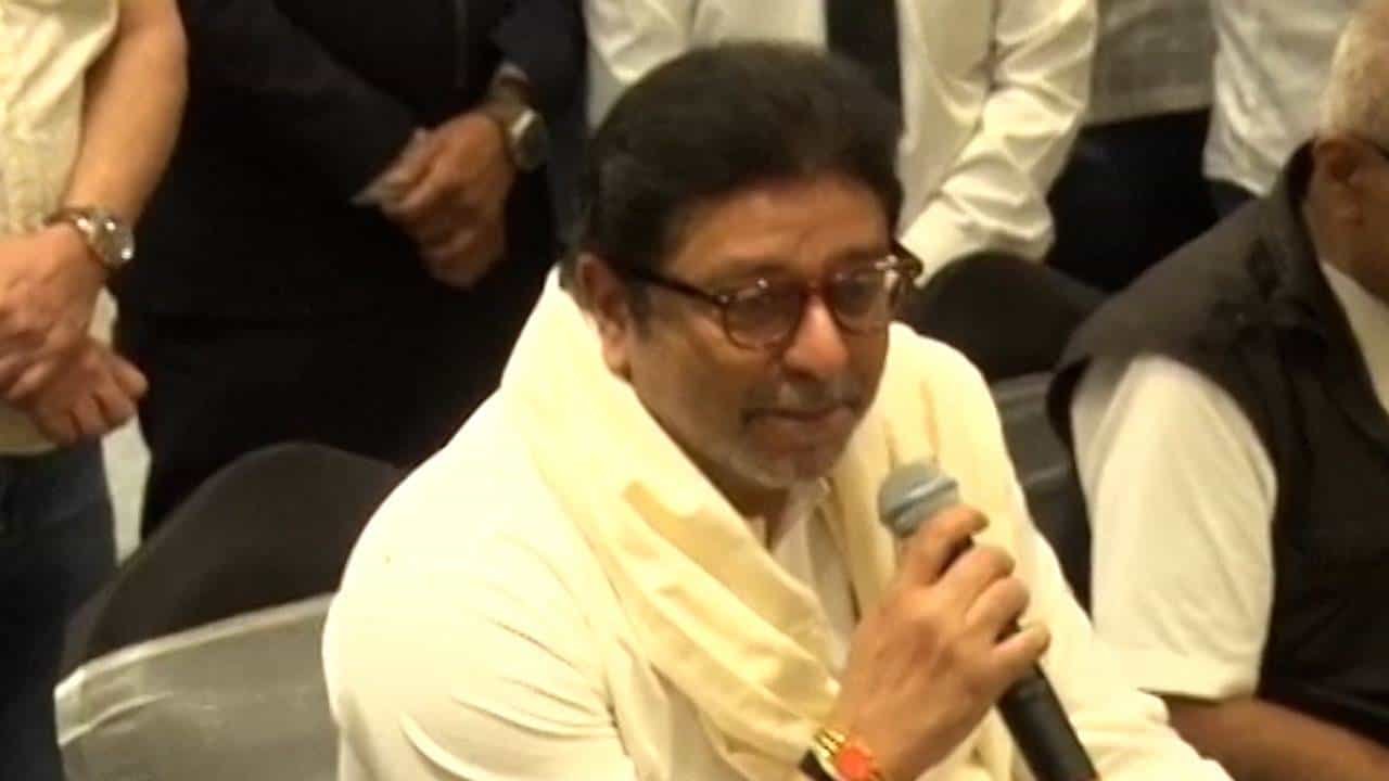 “मुख्यमंत्री बदलत असतात, अधिकारी कायम असतो”, राज ठाकरे यांनी यूपीएससी उतीर्ण विद्यार्थ्यांना दिला कानमंत्र