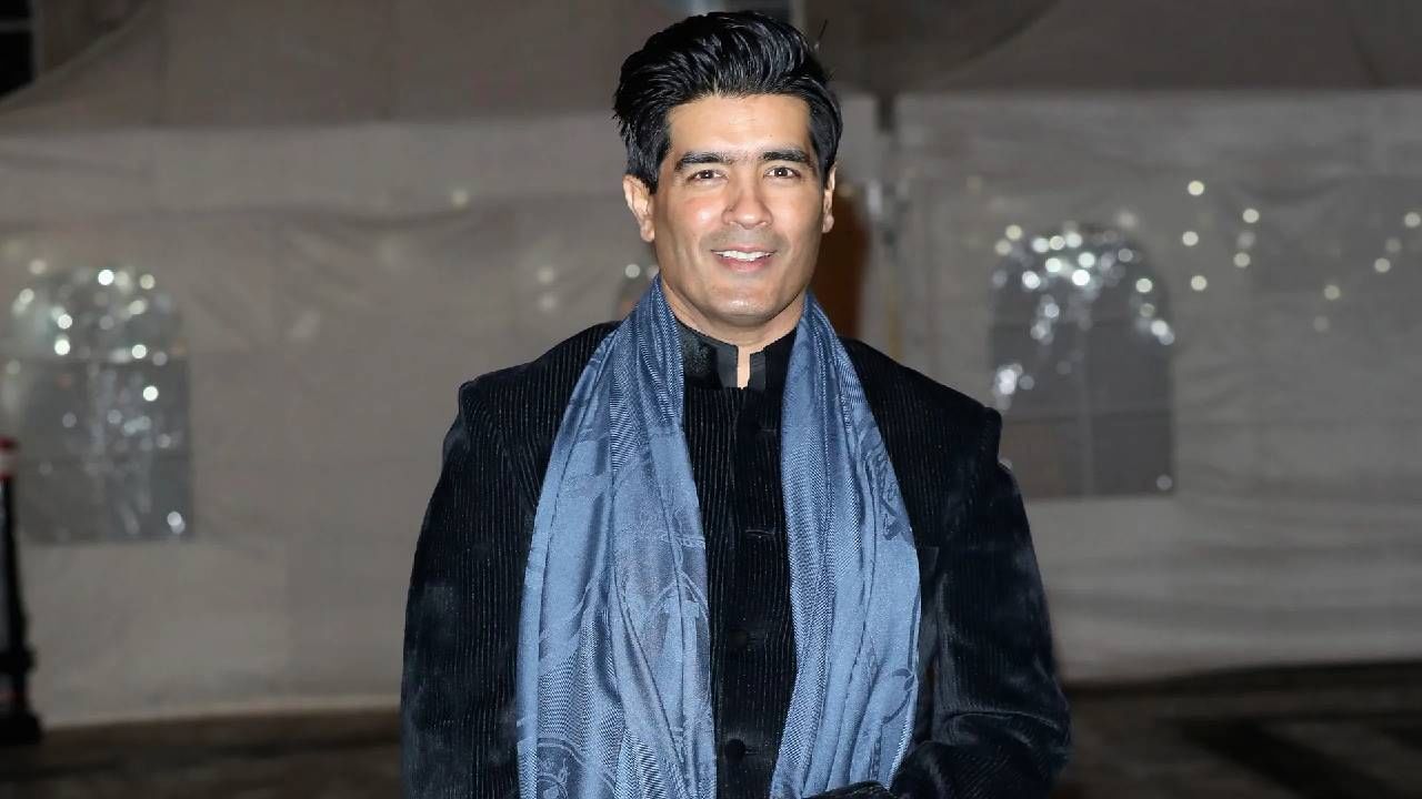 Manish Malhotra | अखेर मनीष मल्होत्राने सोडले त्या चर्चांवर माैन, 'या'  अभिनेत्रीच्या बायोपिकबद्दल दिले मोठे अपडेट - Marathi News | Manish Malhotra  made a big revelation in ...