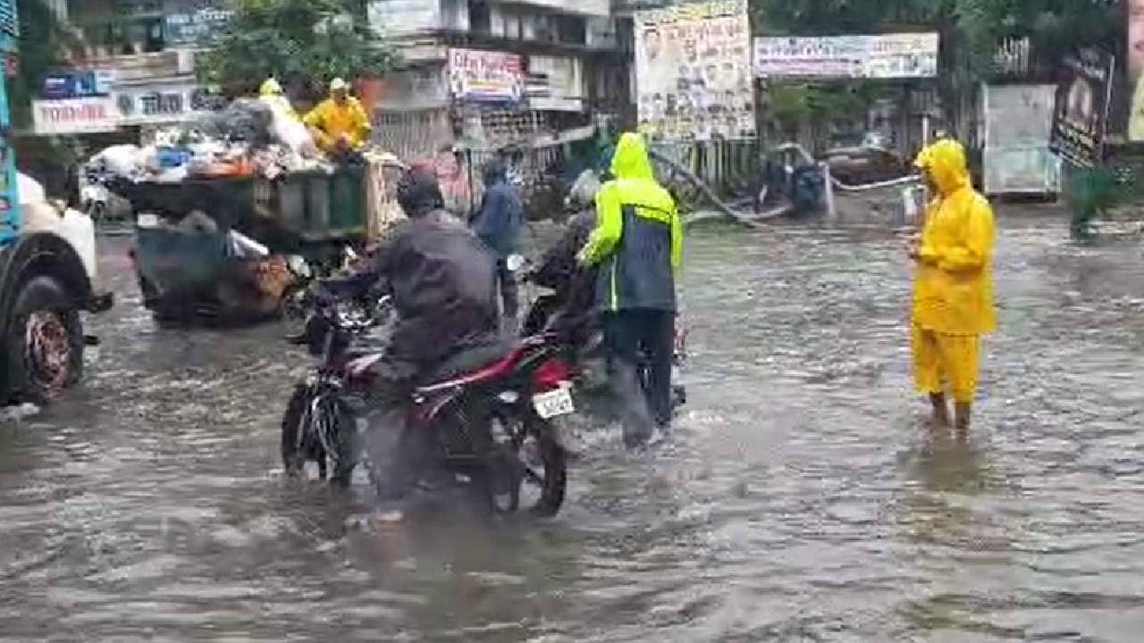 पावसाची विश्रांती, पण ४०० घरांमध्ये अद्याप पाणी, रहिवाशांचा आरोप काय?