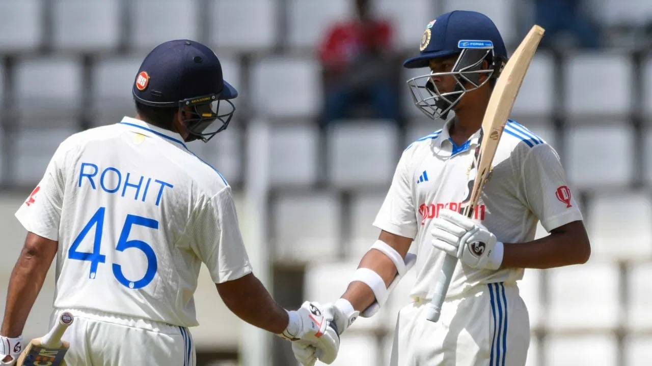 भारताचा वेस्ट इंडिज दौरा टेस्ट क्रिकेटमध्ये टीम इंडियासाठी एका नव्या युगाच्या सुरुवातीसारखा आहे. खासकरुन ओपनिग जोडीमध्ये बदल झालाय. कॅप्टन रोहित शर्मासोबत युवा फलंदाज यशस्वी जैस्वाल दमदार बॅटिंग करतोय. दुसऱ्या टेस्टमध्ये या दोघांनी अशी काही फलंदाजी केली की, इंग्लंडच बेजबॉल स्टाइलच क्रिकेटही फेल झालं. 