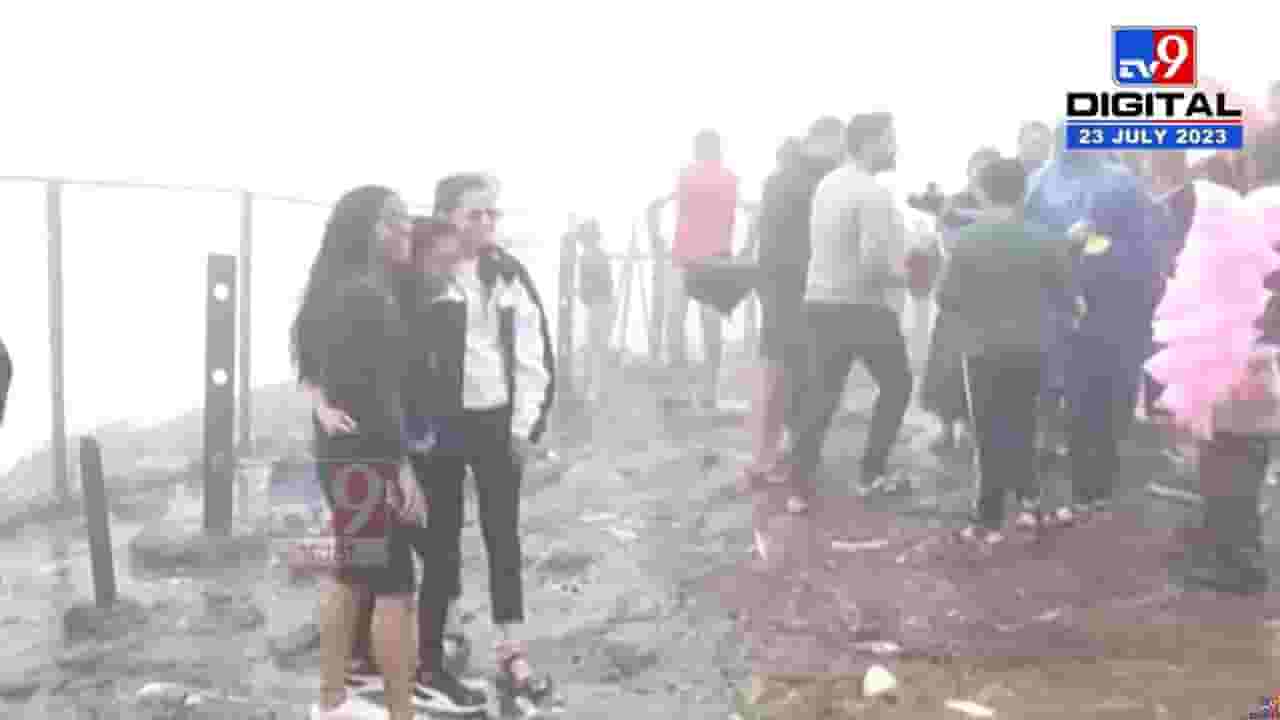 भुशी धरणापाठोपाठ लोणावळ्यातील टायगर पॉईंटवर पर्यटकांची गर्दी ओव्हर फ्लो भुशी धरणापाठोपाठ लोणावळ्यातील टायगर पॉईंटवर पर्यटकांची गर्दी ओव्हर फ्लो