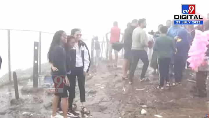 भुशी धरणापाठोपाठ लोणावळ्यातील टायगर पॉईंटवर पर्यटकांची गर्दी ओव्हर फ्लो भुशी धरणापाठोपाठ लोणावळ्यातील टायगर पॉईंटवर पर्यटकांची गर्दी ओव्हर फ्लो