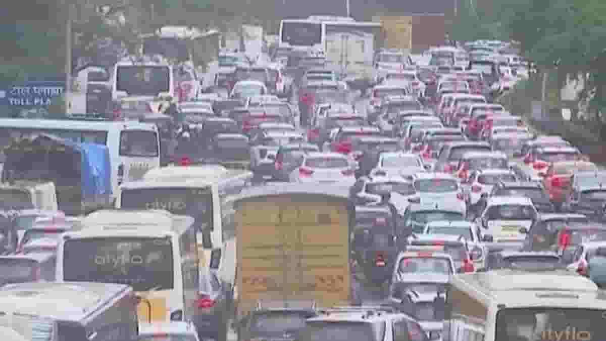 ठाणेकरांनो, घरातून बाहेर पडताना जपून, पूर्व द्रुतगती मार्गावर वाहतुकीची प्रचंड कोंडी; 3 किलोमीटरपर्यंत वाहनांच्या रांगाच रांगा