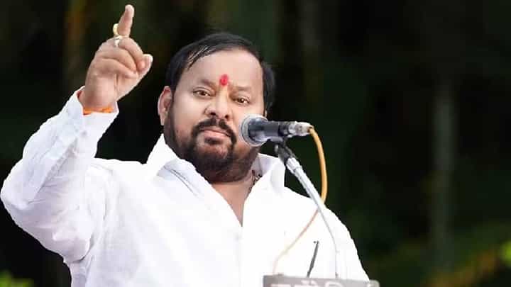 मी काँग्रेसमध्ये होतो, मात्र भाजप-सेनेच्या विचारांना भारावून ..., शहाजीबापू पाटील यांचा गौप्यस्फोट मी काँग्रेसमध्ये होतो, मात्र भाजप-सेनेच्या विचारांना भारावून ..., शहाजीबापू पाटील यांचा गौप्यस्फोट