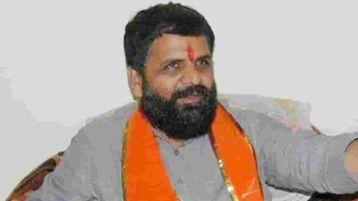 मंत्रिपद तर... भरत गोगावले यांना निधी वाटपात रेड कार्पेट; घसघशीत निधी मिळण्यामागचं कारण काय? मंत्रिपद तर... भरत गोगावले यांना निधी वाटपात रेड कार्पेट; घसघशीत निधी मिळण्यामागचं कारण काय?