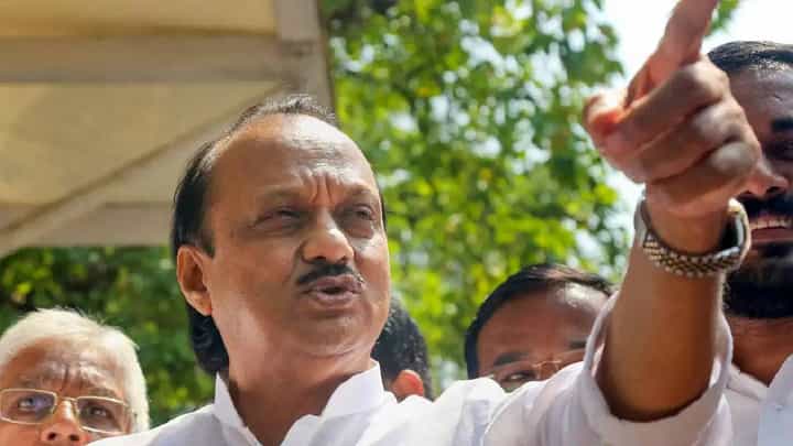‘मुख्यमंत्र्याचं वॉर रूमवर अजित पवार यांचा कब्जा, मुख्यमंत्री गावाला’; काँग्रेस नेत्याची टोलेबाजी ‘मुख्यमंत्र्याचं वॉर रूमवर अजित पवार यांचा कब्जा, मुख्यमंत्री गावाला’; काँग्रेस नेत्याची टोलेबाजी