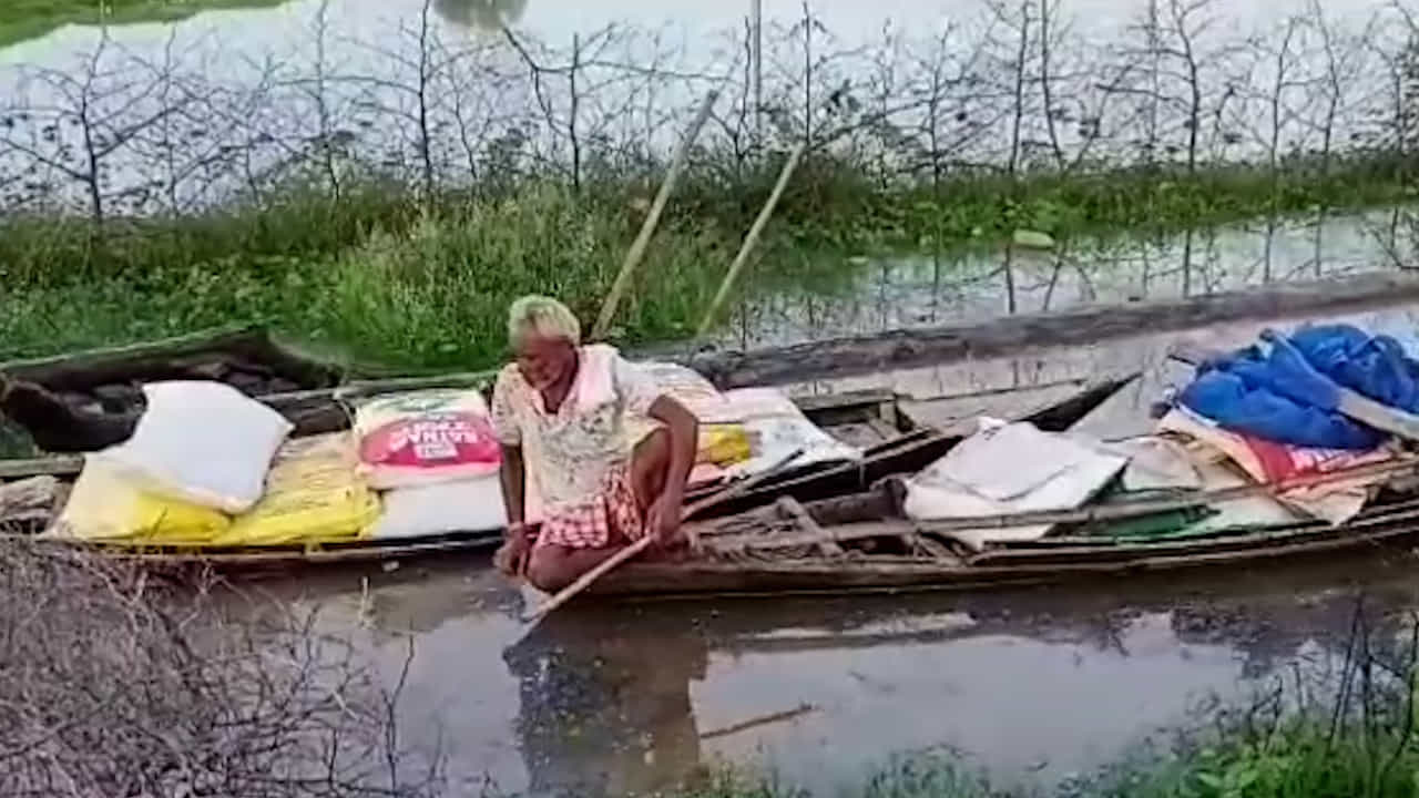 सरकार आणि प्रशासनाची कुंभकरणाची झोप; पुरात बळीराजाचा जीवघेणा प्रवास सुरू, कुठं घडतयं असं? सरकार आणि प्रशासनाची कुंभकरणाची झोप; पुरात बळीराजाचा जीवघेणा प्रवास सुरू, कुठं घडतयं असं?