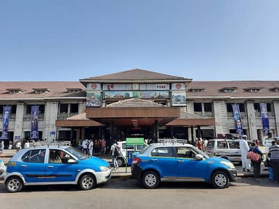 Pune News : पुणे रेल्वे स्थानकावर बेकायदेशीर तिकीट विक्री रोखणारा पहिला प्रयोग, सतत 24 तास असे ठेवणार लक्ष