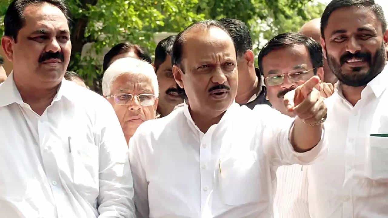 ‘अजित पवार यांनी निधी वाटपात खैरात वाटली’; गद्दारांना सजा मिळण्याऐवजी...; काँग्रेस आमदाराची सडकून टीका