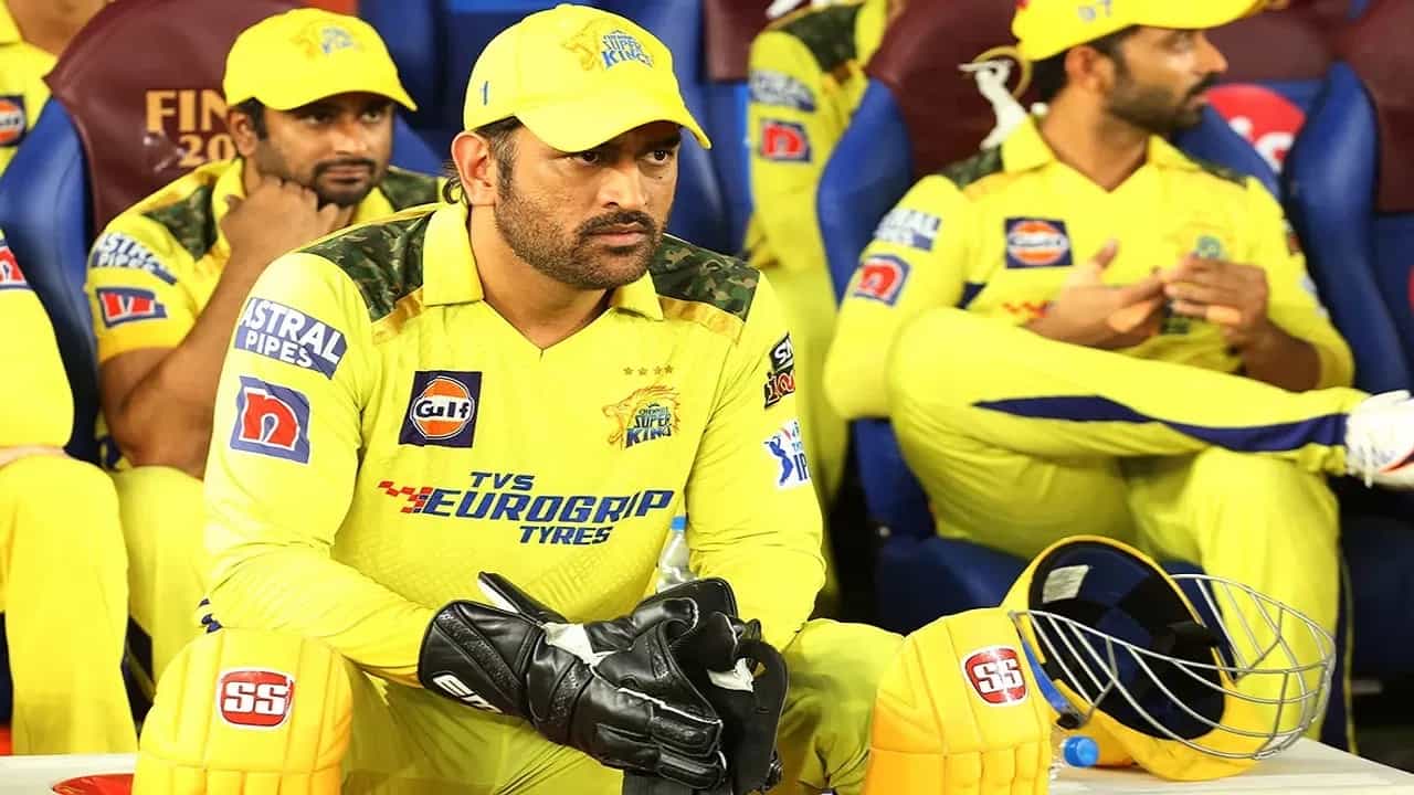 महेंद्रसिंह धोनी याच्यानंतर चेन्नई सुपर किंग्स टीमची कॅप्टन्सी कोण सांभाळणार? असा प्रश्न असंख्य क्रिकेट चाहत्यांना पडला आहे. आयपीएल 17 व्या मोसमात चेन्नईचा कॅप्टन बदलणार का? या प्रश्नांची उत्तरं कुणालाच माहिती नाही. मात्र चेन्नईचा भावी कर्णधार कोण असेल, याबाबत अंबाती रायुडू याने विधान केलं आहे. (PC-BCCI/IPL)