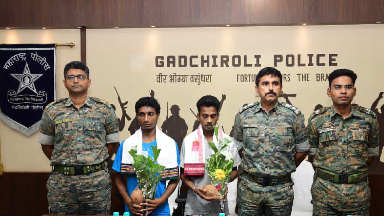 नक्षल चळवळीला मोठा धक्का, शहीद सप्ताहापूर्वी दोन जहाल नक्षलवादी...