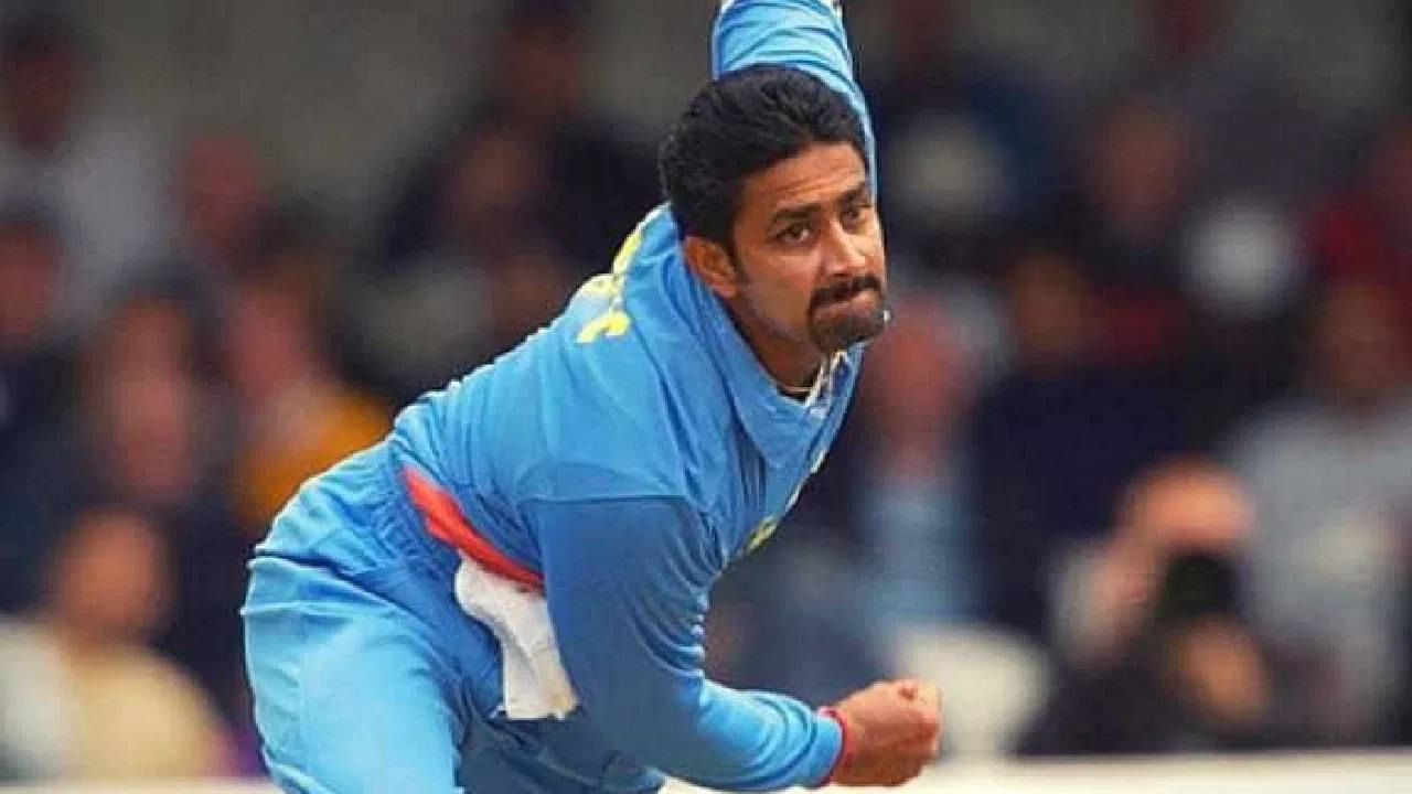 टीम इंडियाचा माजी फिरकीपटू अनिल कुंबळे याने एकूण 956 विकेट्स घेतले असून यादीत अव्वल स्थानावर आहे.