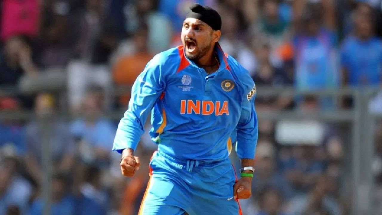 हरभजन सिंगने आंतरराष्ट्रीय क्रिकेटमध्ये 711 गडी बाद केले आहेत. 