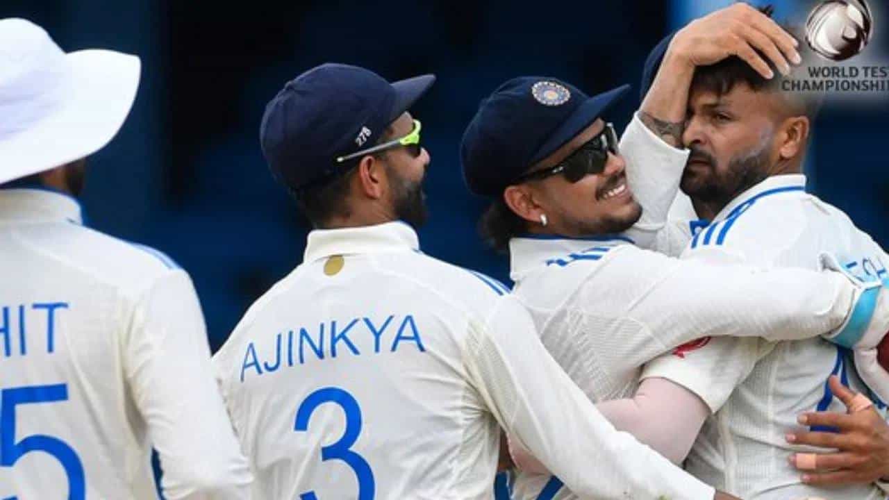वेस्ट इंडिजविरुद्ध दोन कसोटी सामन्यांची मालिका खेळणाऱ्या टीम इंडियाला अव्वल स्थानी कायम आहे. भारताने वेस्ट इंडिजला पहिल्या कसोटी सामन्यात पराभूत करत आघाडी घेतली आहे. त्यानंतर भारतीय संघ थेट डिसेंबर जानेवारीमध्ये दक्षिण आफ्रिकेविरुद्ध कसोटी सामना खेळणार आहे.