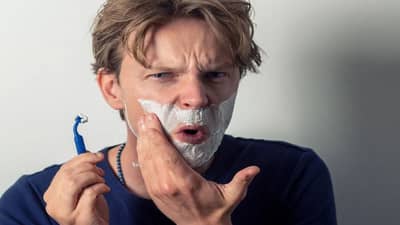 दाढी केल्यानंतर तुरटीसोबत ही गोष्ट लावा, कोणताही साईड इफेक्ट होणार नाही!