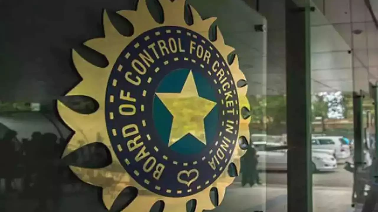 BCCI | वर्ल्ड कप सामने शहरात आयोजित न केल्याने चाहत्यांनी नाराजी, बीसीसीआयने तो निर्णय घेतलाच