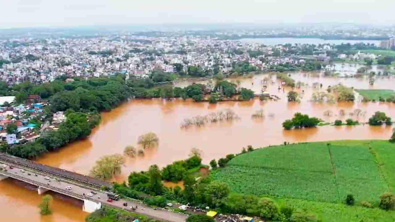 अखेर कोल्हापूरला पुराने वेढलं! तब्बल ७८ बंधारे पाण्याखाली; ‘पंचगंगेने’ इशारा पातळी ओलांडली