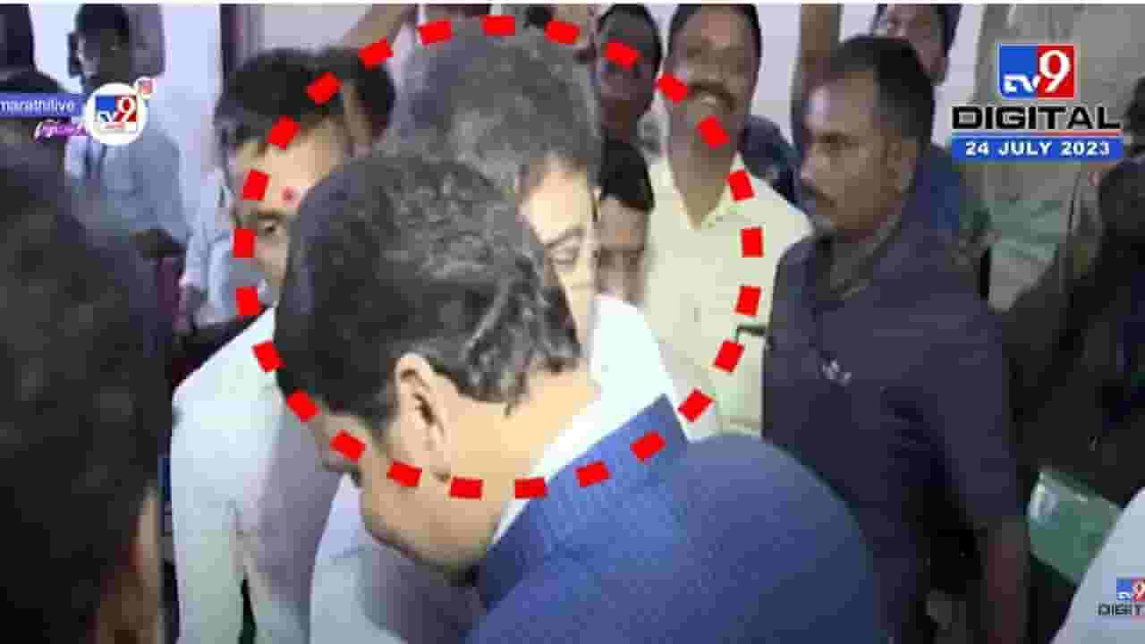 जितेंद्र आव्हाड यांनी देवेंद्र फडणवीस यांच्या कानात असं काय सांगितलं की ते हसले? पाहा व्हिडीओ...