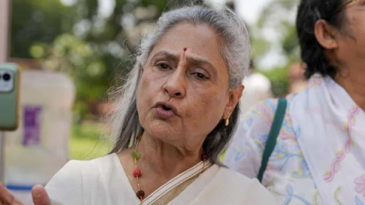 Jaya Bachchan | ‘बहरी नही हूं, चिल्लाओ मत..’, भडकलेल्या जया बच्चन असं कोणाला म्हणाल्या?