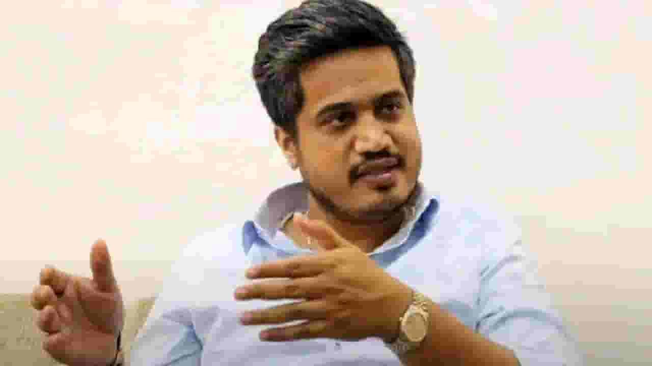 उद्योगमंत्र्यांनी फसवणूक केली, कर्जत जामखेड MIDC मुद्द्यावरून रोहित पवार पुन्हा आक्रमक! उद्योगमंत्र्यांनी फसवणूक केली, कर्जत जामखेड MIDC मुद्द्यावरून रोहित पवार पुन्हा आक्रमक!