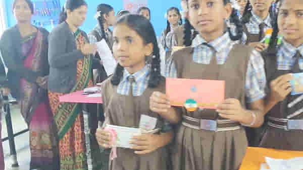 ‘एक राखी सैनिकांसाठी’ हा उपक्रमातून इगतपुरी येथील विद्यार्थिनींकडून सैनिकांना सलाम