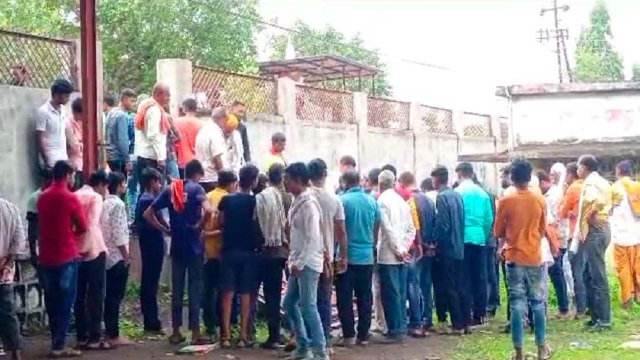 Hingoli Incident : औंढा नागनाथ मंदिरातील गेट कोसळला, दहा वर्षाच्या बालकाचा दबून मृत्यू