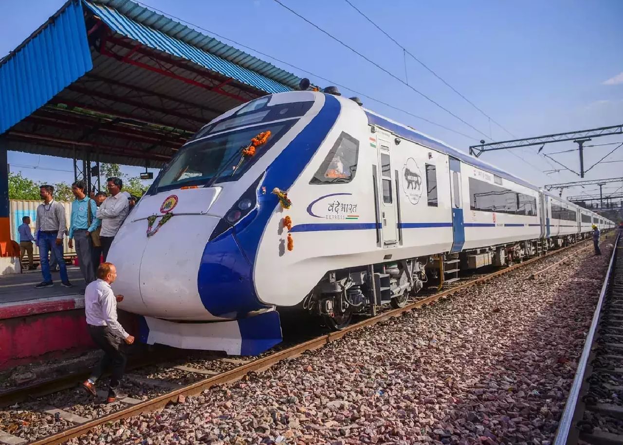 Vande Bharat Express | नवीन वंदेभारत एक्सप्रेसमध्ये 25 सुधारणा केल्या, नेमक्या काय आहेत या सुविधा पाहा