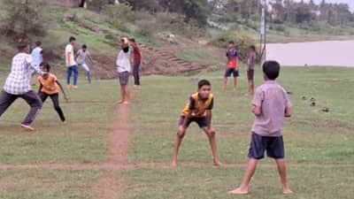 कृष्णाकाठी रंगला पावसाळ्यात मैदानी खेळ, खेळ पाहण्यासाठी अबालवृद्धांची गर्दी