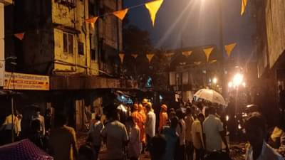 मोठी बातमी! नालासोपाऱ्यात 4 मजली इमारत झुकली, दोन इमारतीमधील 50 कुटुंबांचं रेस्क्यू ऑपरेशन