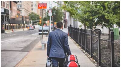 भारतीय नागरिक परदेशी होऊ लागले, का सोडून जात आहेत भारतीय परदेशात ? तेरा वर्षांत साडे सतरा लाख लोकांनी देश सोडला