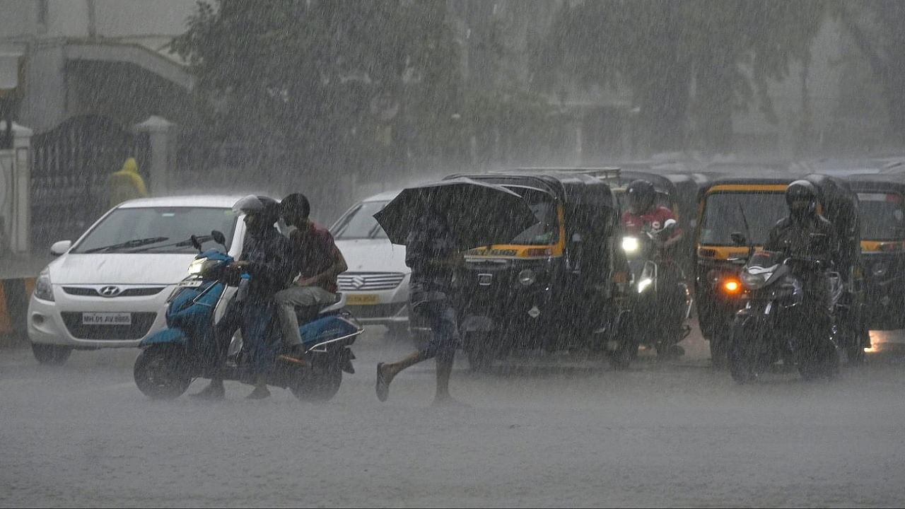 Maharashtra Rains IMD | मुसळधार ते अतिमुसळधार, 'या' 4 जिल्ह्यांना आज रेड अलर्ट