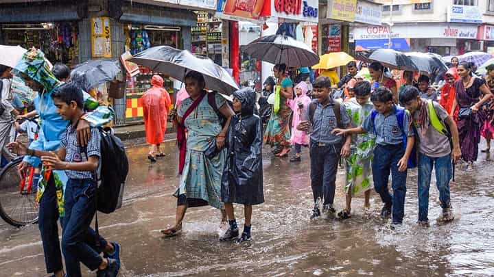 हवामान खात्याच्या रेड अलर्टमुळे 'या' जिल्ह्यातील शाळा-कॉलेजला पुन्हा सुट्टी हवामान खात्याच्या रेड अलर्टमुळे 'या' जिल्ह्यातील शाळा-कॉलेजला पुन्हा सुट्टी